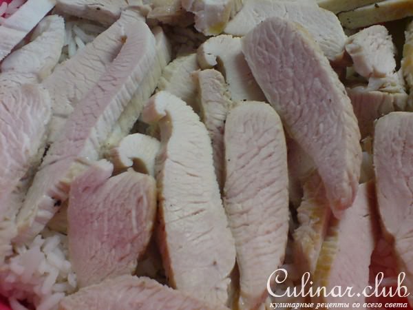Салат из куриной грудки,риса и маринованного перца