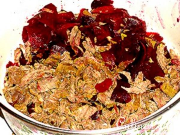Мясной салат с апельсинами и свеклой