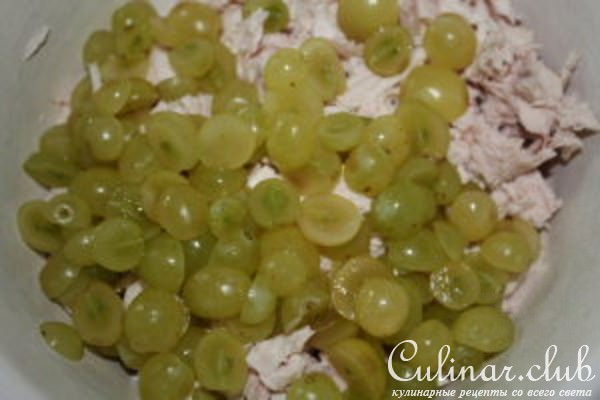 Салат из курицы и винограда