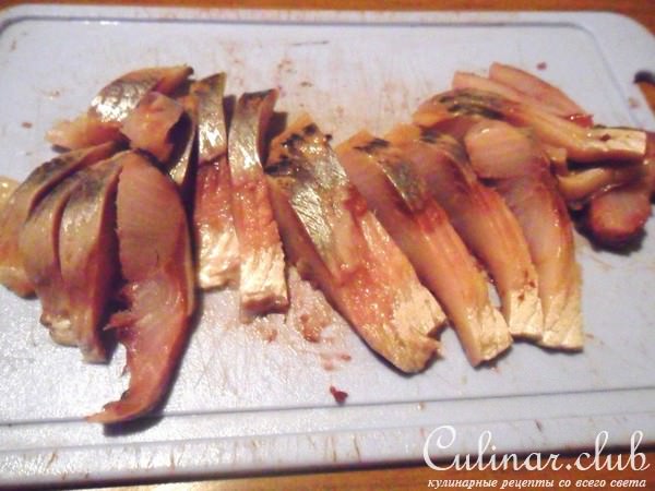 Салат из сельди, картофеля с перепелиными яйцами