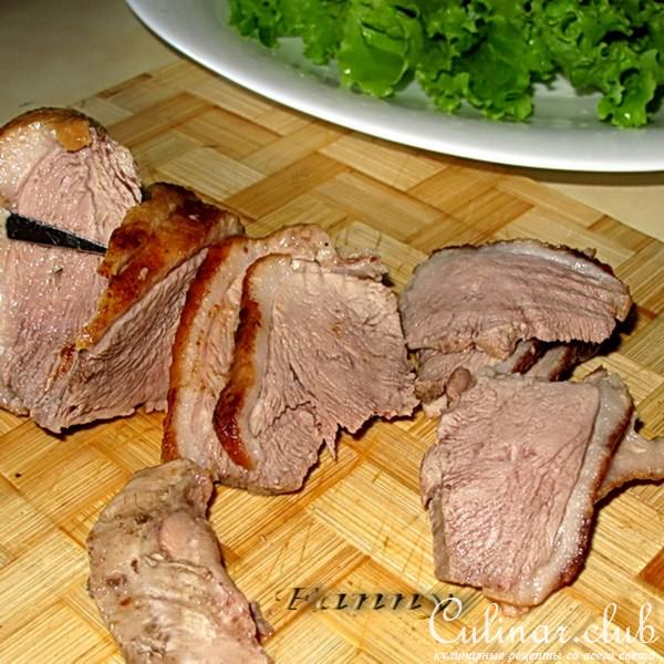 Салат из утиной грудки с абрикосами