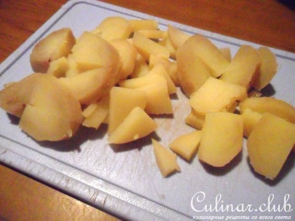 Салат из сельди, картофеля с перепелиными яйцами