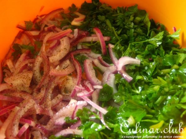 Картофельный салат с нутом и беконом