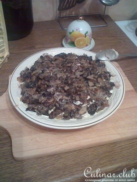 Салат с курицей и грибами