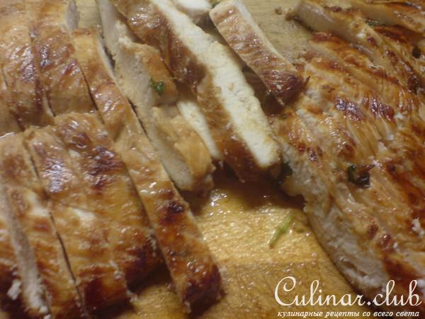 Салат "Прыгажуня"("Красавица") в сырно-кунжутовой корзинке.