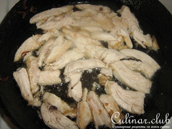 Салат с куриной грудкой и апельсинами.
