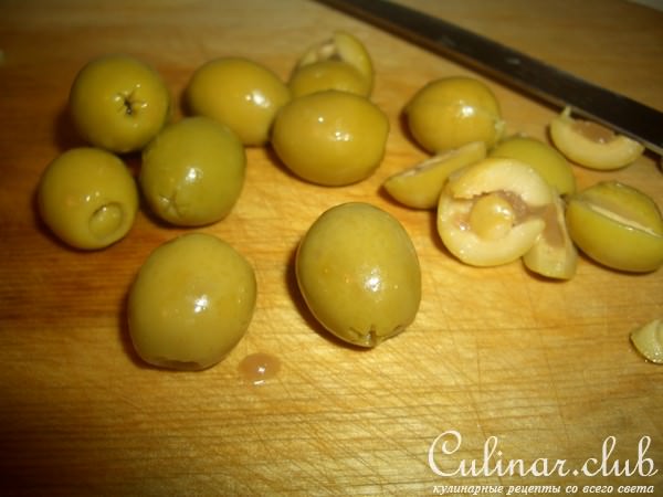 Куриный салат с оливками и сельдереем