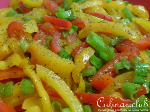 Салат из куриной грудки,риса и маринованного перца