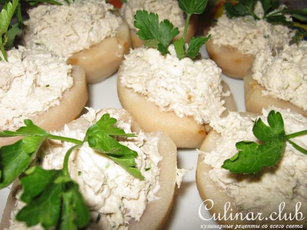 Салат из курицы в грушах