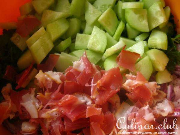 Картофельный салат с нутом и беконом