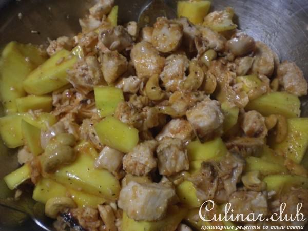 Куриный салатик с манго и поджариными орешками кешью