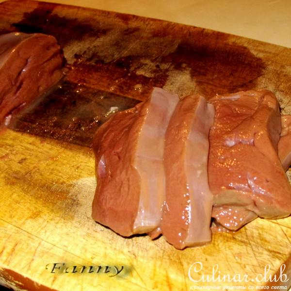 Салат в уксусно-медовом соусе из печени (курицы) и орехов