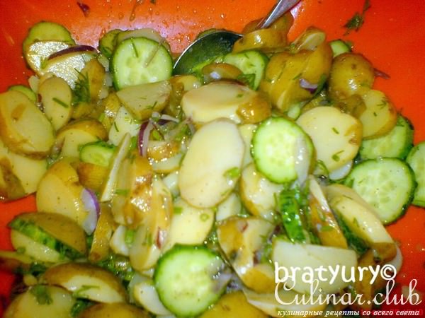 Сочный картофельный салат с двумя кулинарными хитростями