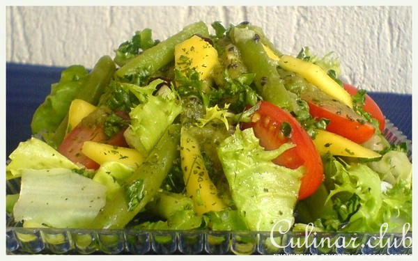 Салат из стручковой фасоли с соусом киви