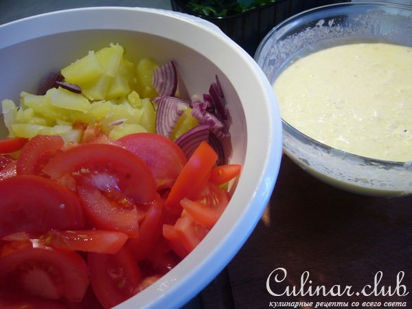 Картофельный салат с помидорами и руколой