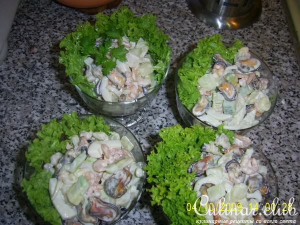Салат из морепродуктов с авокадо
