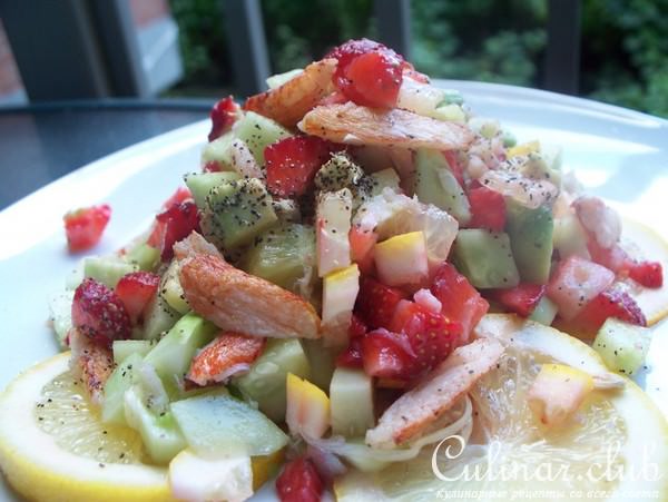 Crab,strawberry and lime calad. Салат с крабами,клубникой и лимоном