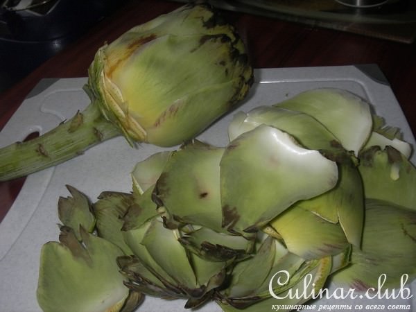 Салат с артишоками и козьим сыром