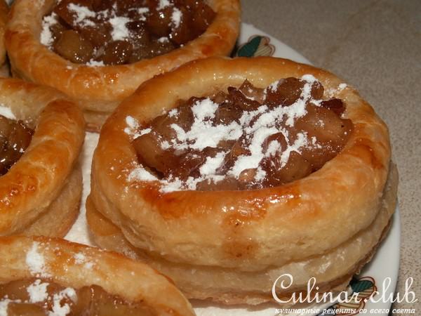 Корзиночки с яблоками в карамели