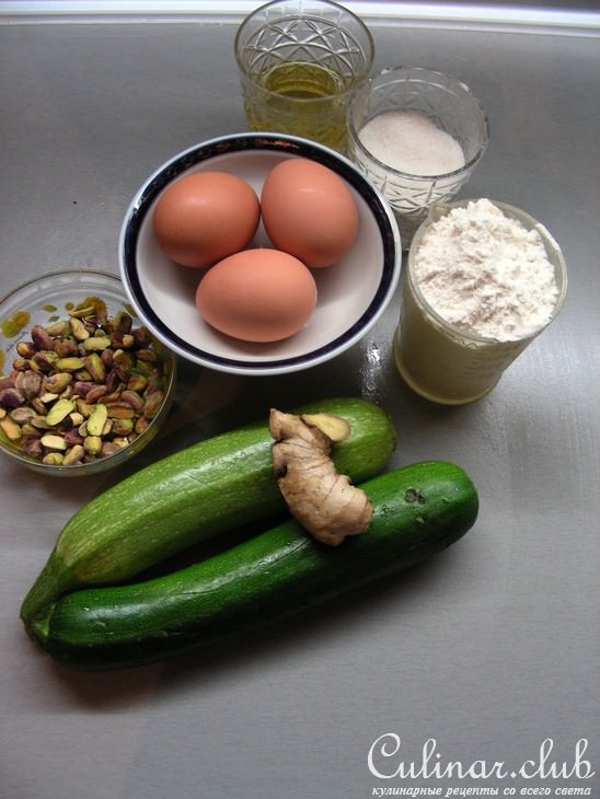 Кабачковый пирог с фисташками
