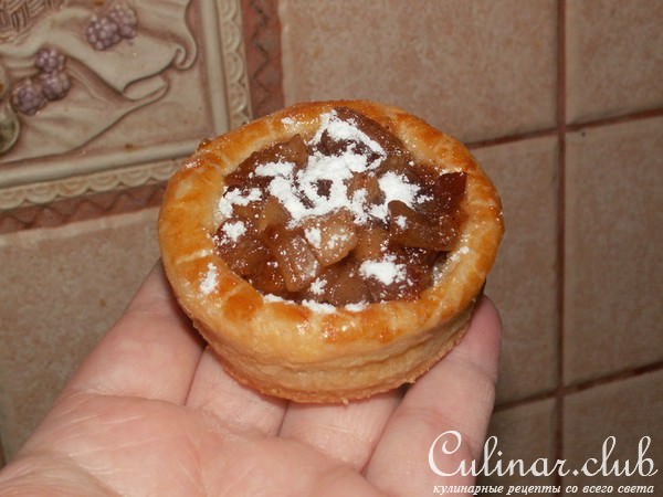 Корзиночки с яблоками в карамели