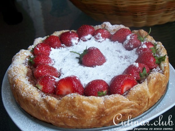 Пирог фермерский с клубникой и сыром бри !!