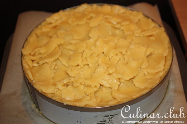 Масляный пирог с заварным миндальным кремом и вишней