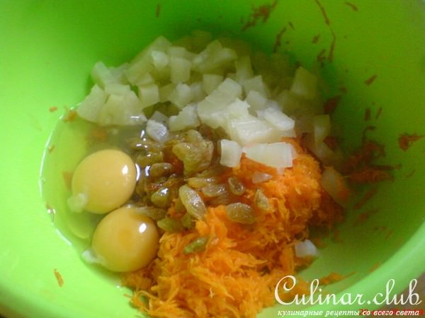 Тыквенный пирог с ананасом и изюмом