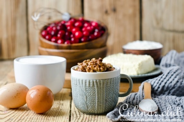 Пирог с клюквой и грецкими орехами