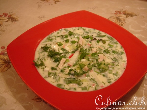 Окрошка на кефире с курицей и шпинатом