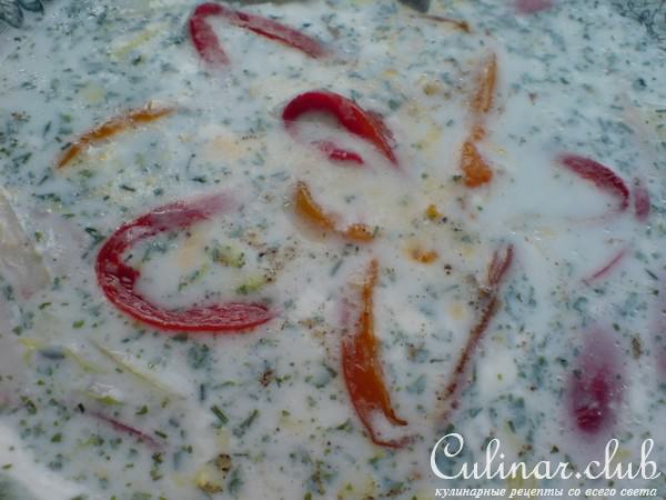 Окрошка с куриной грудкой и печёным перцем