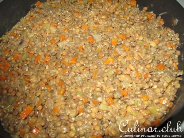 Чечевичный густой суп с овощами, лимонным соком и чесноком