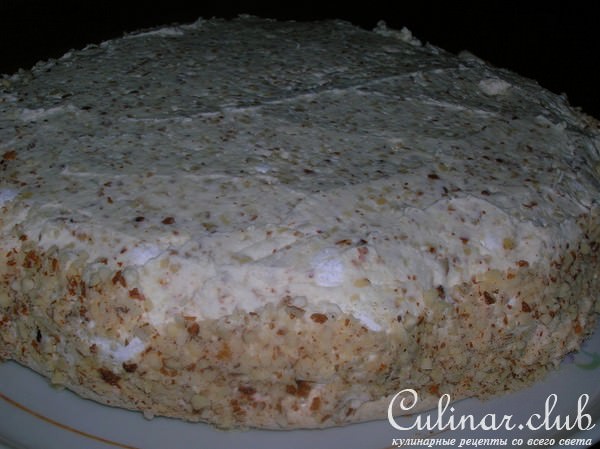 Торт "ДАРЬЯ" с клубникой, безе и взбитыми сливками