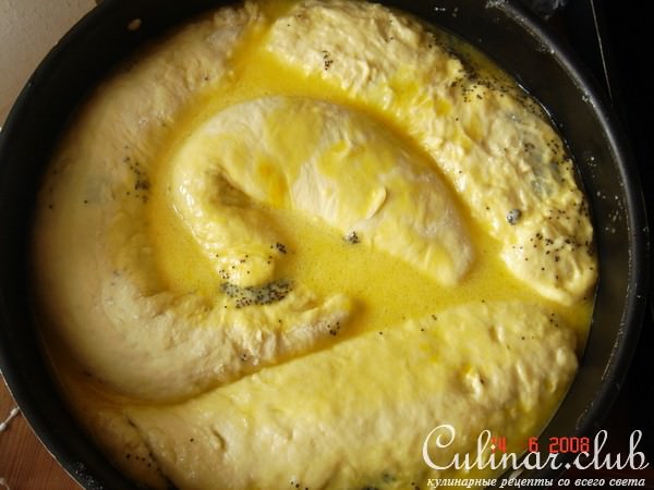 Рулет-пирог с маком с заливкой