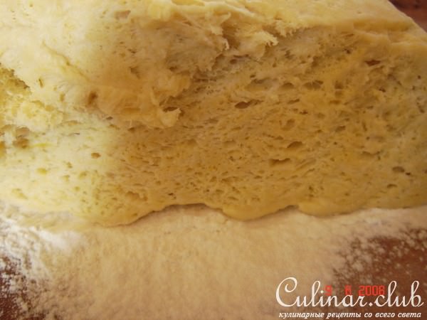 Рулет с финиками и изюмом