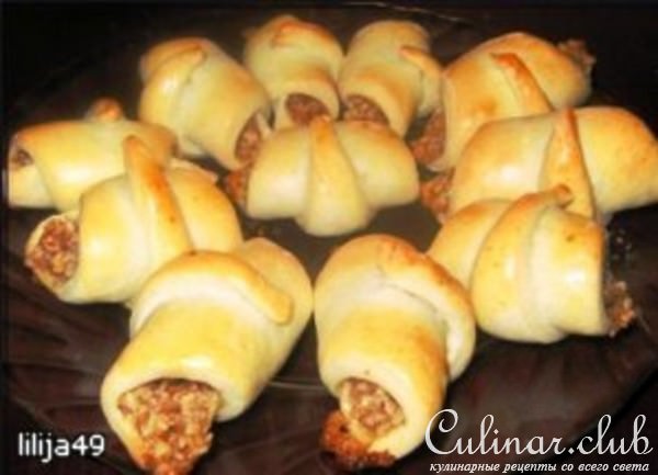 Рогалики из дрожжевого теста с орехами и мёдом