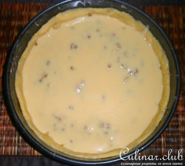 Пирог с грецкими орехами и сгушенным молоком