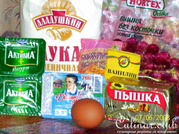 Творожно-йогуртовый пирог с вишней