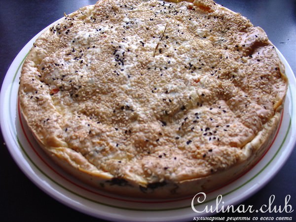 Рыбный пирог с яйцами, морковью и зеленью