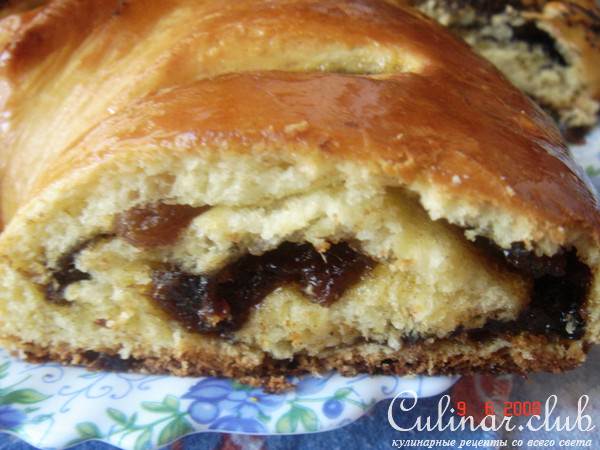 Рулет с финиками и изюмом