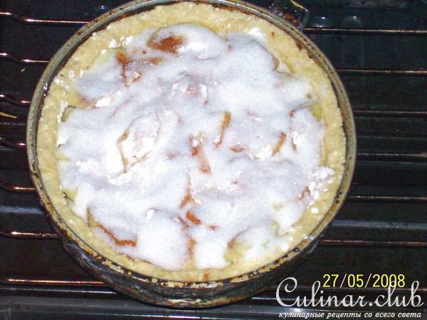Открытый пирог с яблоками и корицей